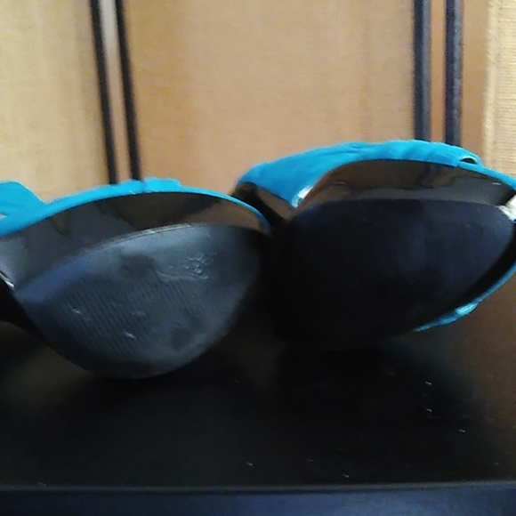 Blue Suede high heels.  4 inch with 1 to 1 1/4 platform - Picture 7 of 8